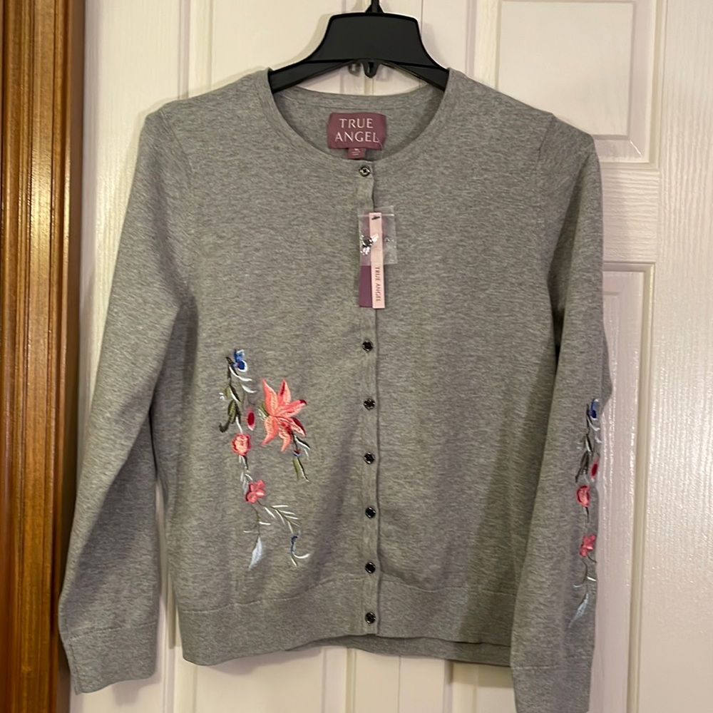 True Angel Women’s button up cardigan. Embroidered. NWT, size XL.